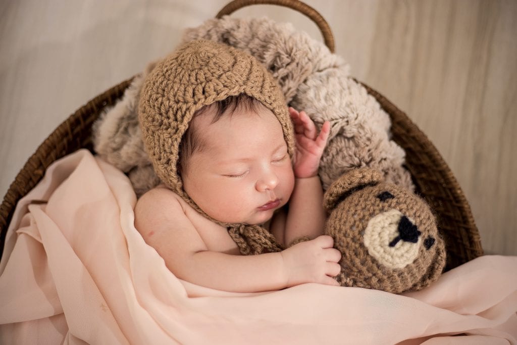 Neonato che dorme - posizione corretta per far addormentare un neonato - supino
